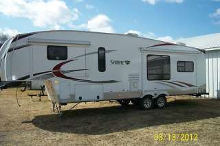 2011 Sabre by Palomino 5th Wheel camper  