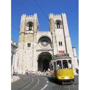  Electrico (Electric Tram) in Front of the Se Cathedral 