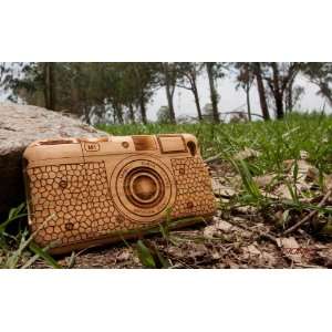 MADE FROM RAW WOOD] Bamboo Case for iPod Touch 4 (M1 Camera Hive) by 