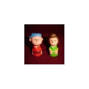 THE PEANUTS RUBBER VINTAGE CHARACTERS    MINI FINGER PUPPET TYPE TOYS