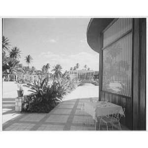  Photo Arawak Hotel, Jamaica, British West Indies. Bar, to 
