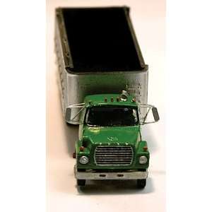   HO Ford LTS Dump Truck w/20 Dump Bed & Disc Wheels Toys & Games