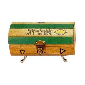  Etrog Cas, Brown Wood Case with Yellow and Green Engraved Etrog 