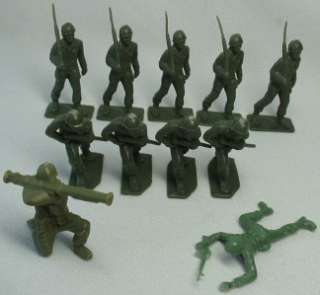 MIXED LOT 2 3 GREEN PLASTIC TOY ARMY SOLDIERS 1940 50s  