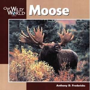  Moose (Our Wild World) [Paperback] Anthony Fredericks 