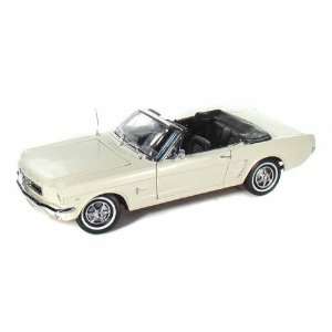  1964 1/2 Ford Mustang Convertible 1/18 Cream White Toys 