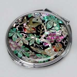  Mother of Pearl Green Leaf Grape Design Compact Makeup 