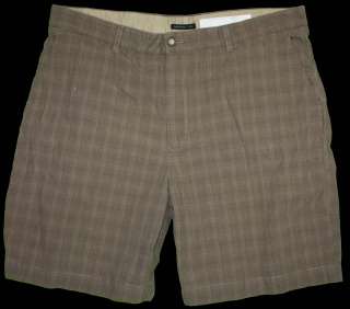 zipper golf walking shorts missing right back button see pictures