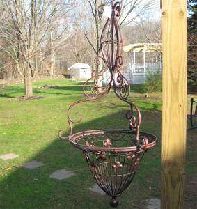 Victorian Design Hanging Basket Iron Antique Rust Finish NEW  