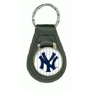 New York Yankees (NY) Economy Leather Fob Keychain (Quantity of 1 