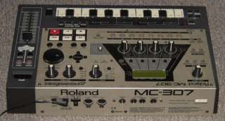 ROLAND MC 307 GROOVEBOX   Drum Machine/Bass Synth   EXC  