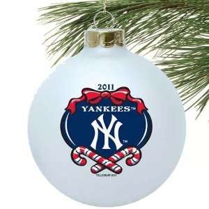 New York Yankees 2011 White Glass Ornament  Sports 