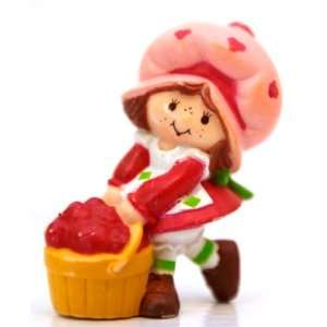  Strawberry Shortcake with a Bushel Basket Toys & Games