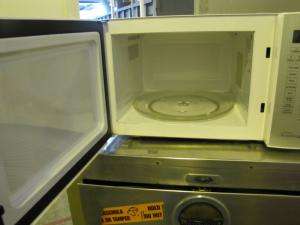 Emerson Professional Series 1450 Watt Household Microwave Near Unused 