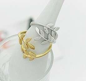 Korean Fashion Exquisite Alloy Rhinestone Tree Leaf Ring Z928  
