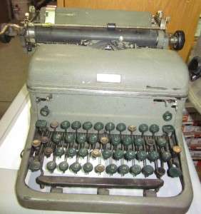 1940s Vintage Royal Manual Typewriter  