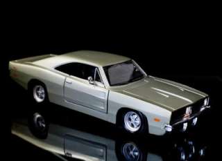 1969 Dodge Charger R/T MAISTO Diecast 124 Scale Silver  