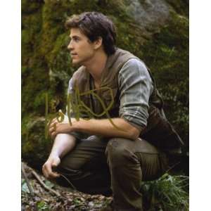 Liam Hemsworth Hunger Games Gale Crouching Outside Autographed Signed 