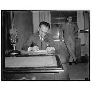   . Washington, D.C., April 5. President Manuel Quezon