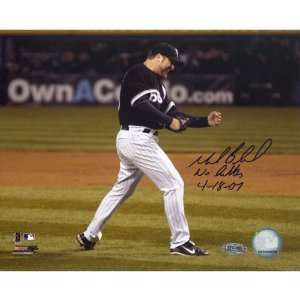  Mark Buehrle No Hitter Pump Fist w/ Inscription 16x20 